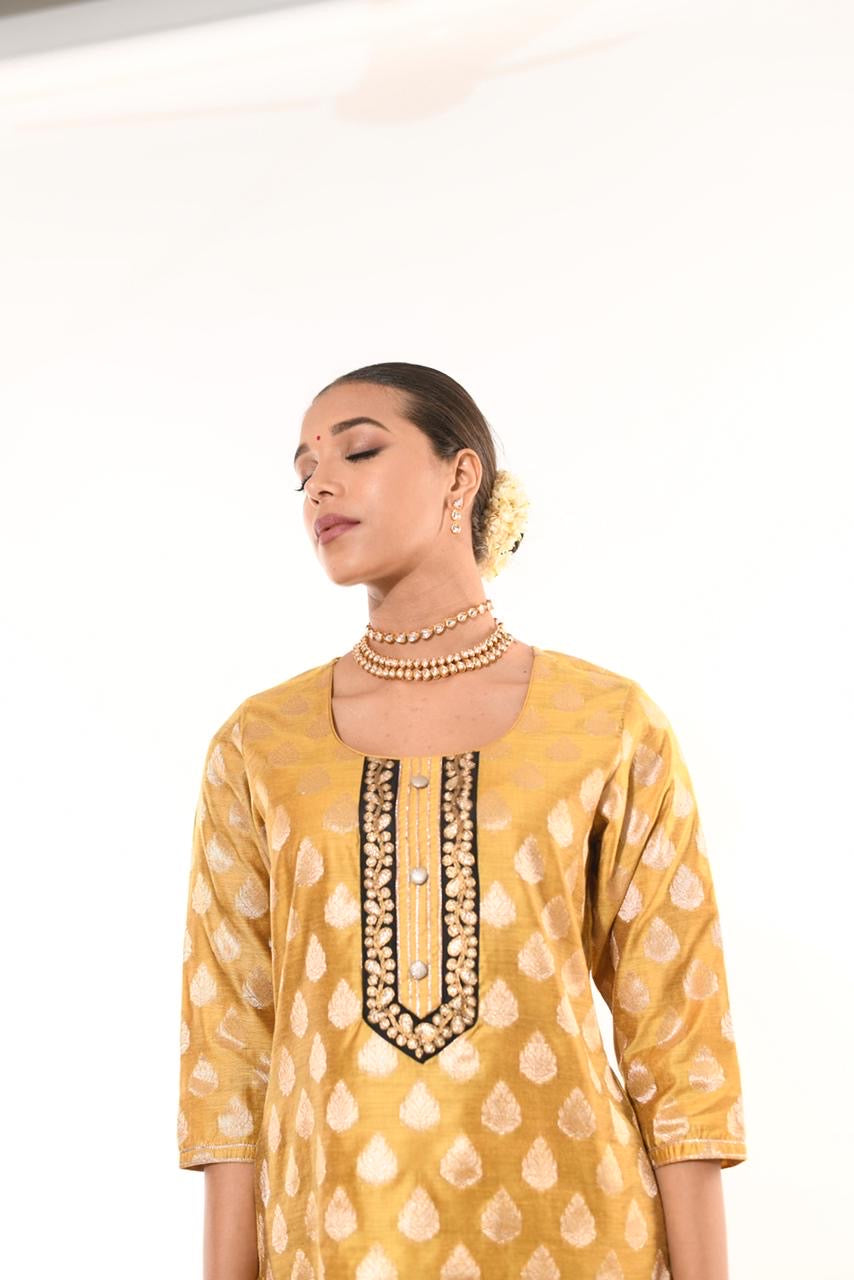 Sunehri Banarasi Chanderi Silk Suit Set