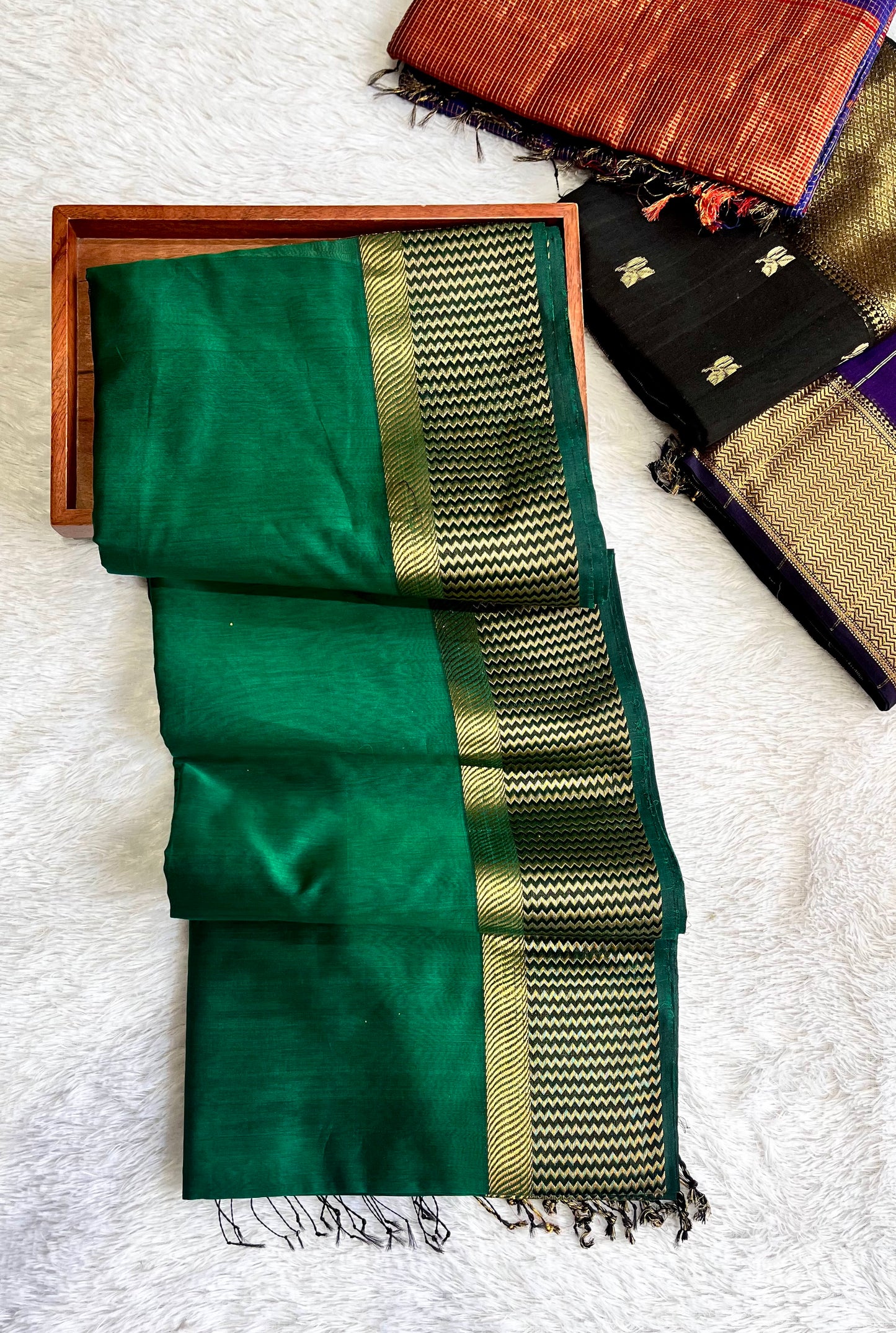 Bottle Green Dobby Design Pure Maheshwari Silk Cotton Saree with Chatai Border
