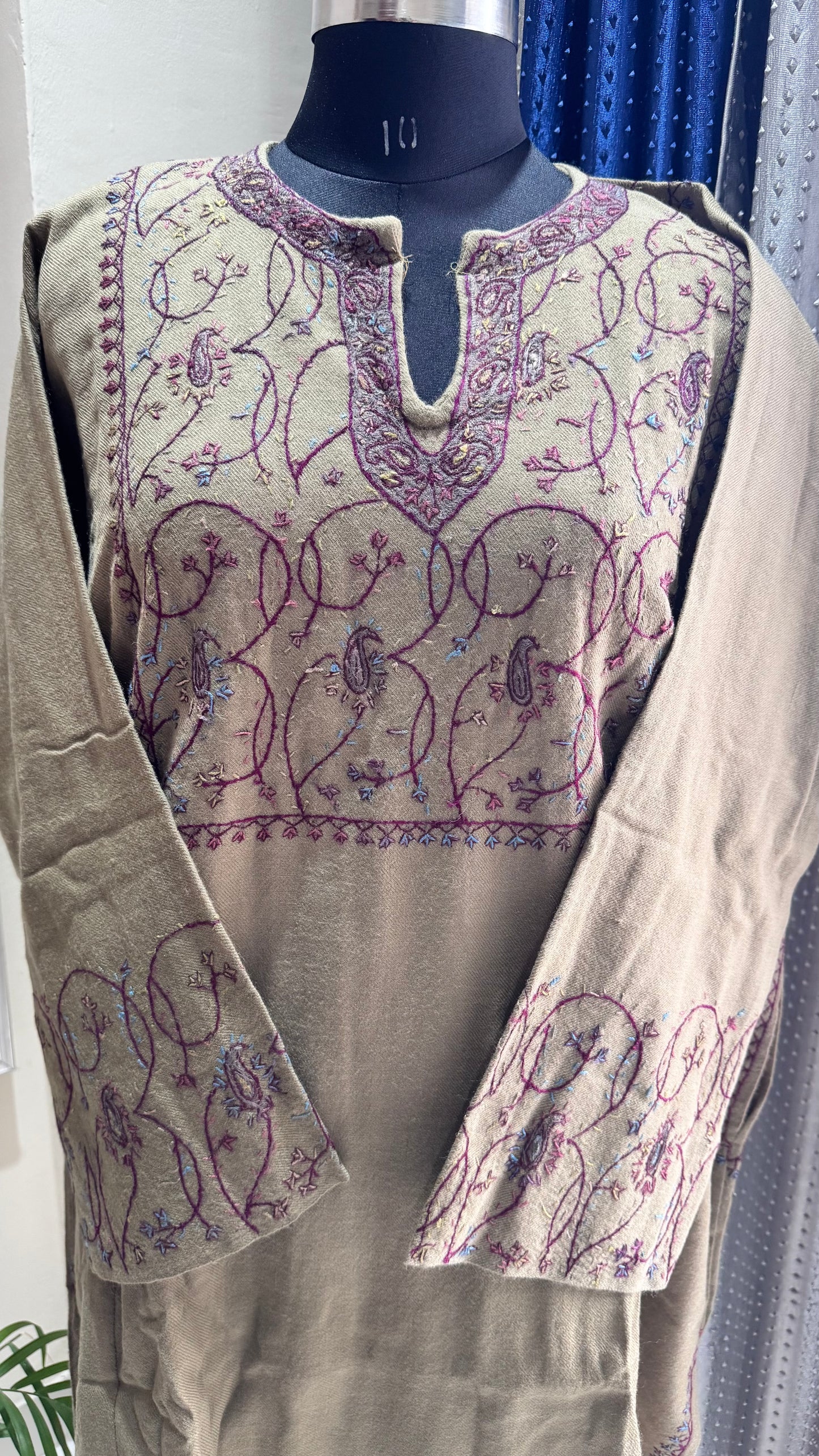 Pashmina Shade Sozni Hand Embroidered Pure Marino Wool Kashmiri Pheran with Pockets and Hand Embroidered Sleeves (Size 58”)