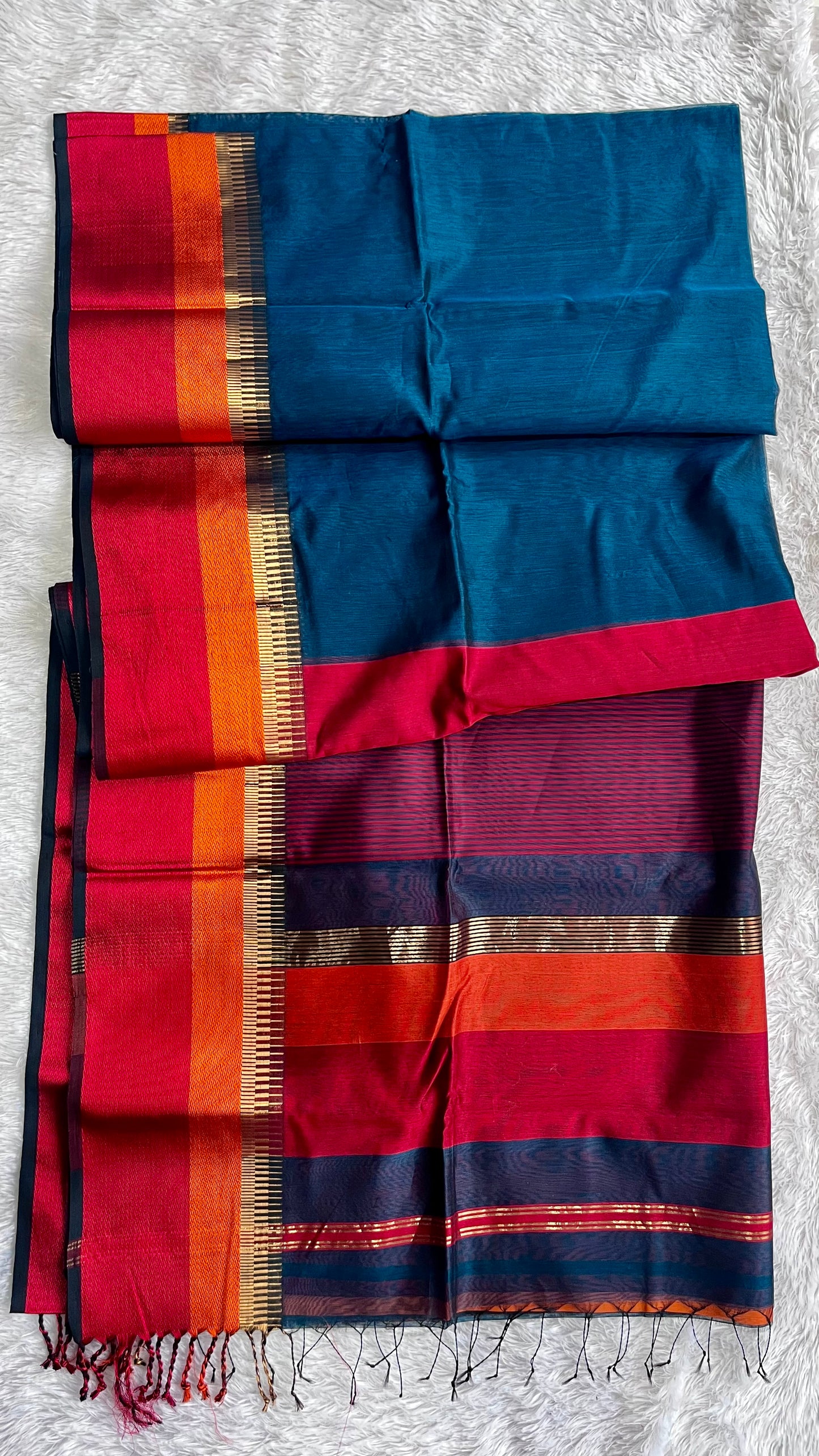 Rama Green with Dazzling Red Zari Border Handwoven Maheshwari Silk Saree