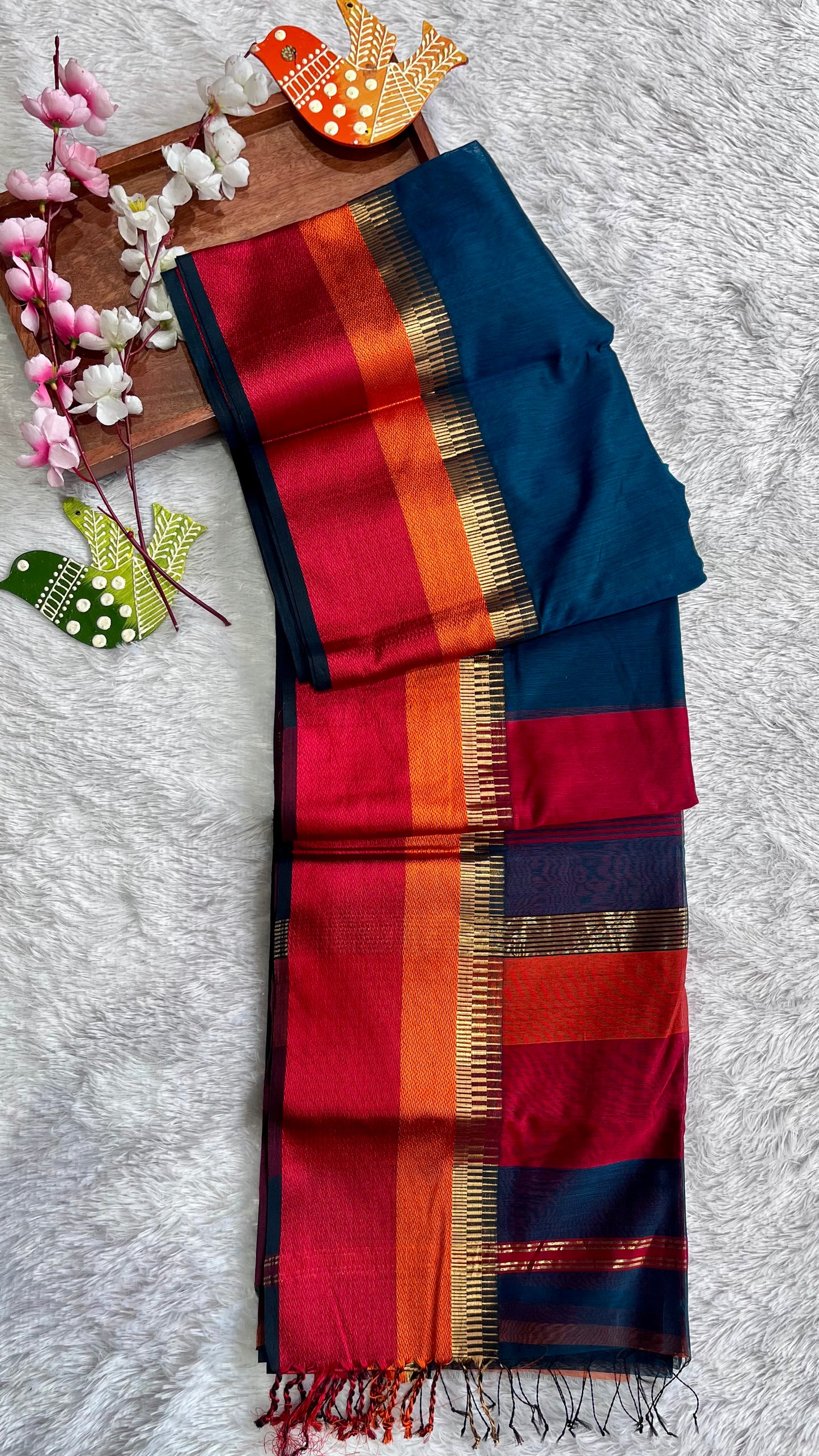 Rama Green with Dazzling Red Zari Border Handwoven Maheshwari Silk Saree