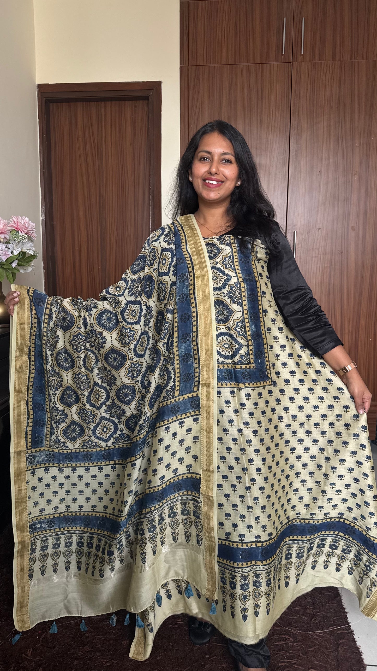 OffWhite Kamal Buta Yoke Ajrakh HandBlocked Maheshwari Silk Cotton Suit 2 Pc