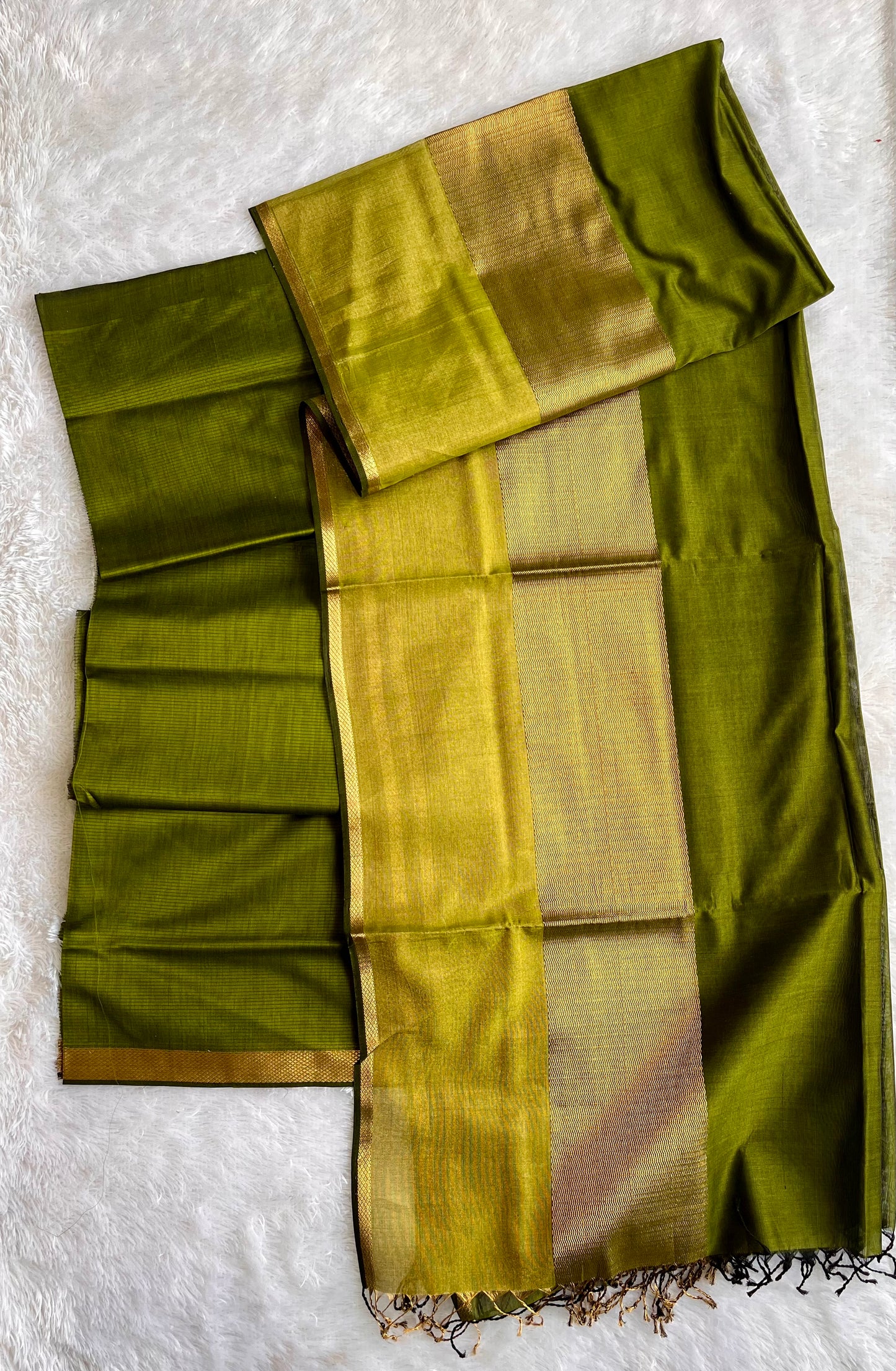 Gregarious Green Unstitched 2 pc Maheswari Silk Cotton Suit Set with Heavy Zari Border Maheshwari Dupatta