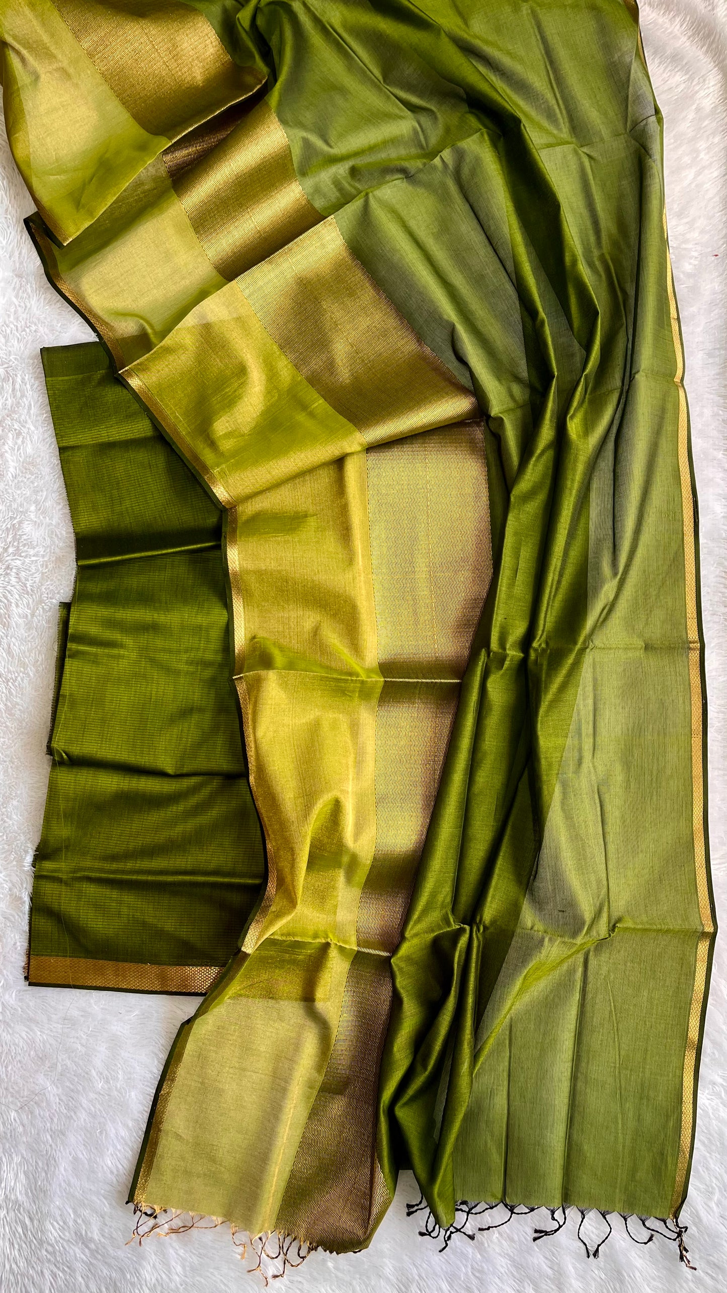 Gregarious Green Unstitched 2 pc Maheswari Silk Cotton Suit Set with Heavy Zari Border Maheshwari Dupatta