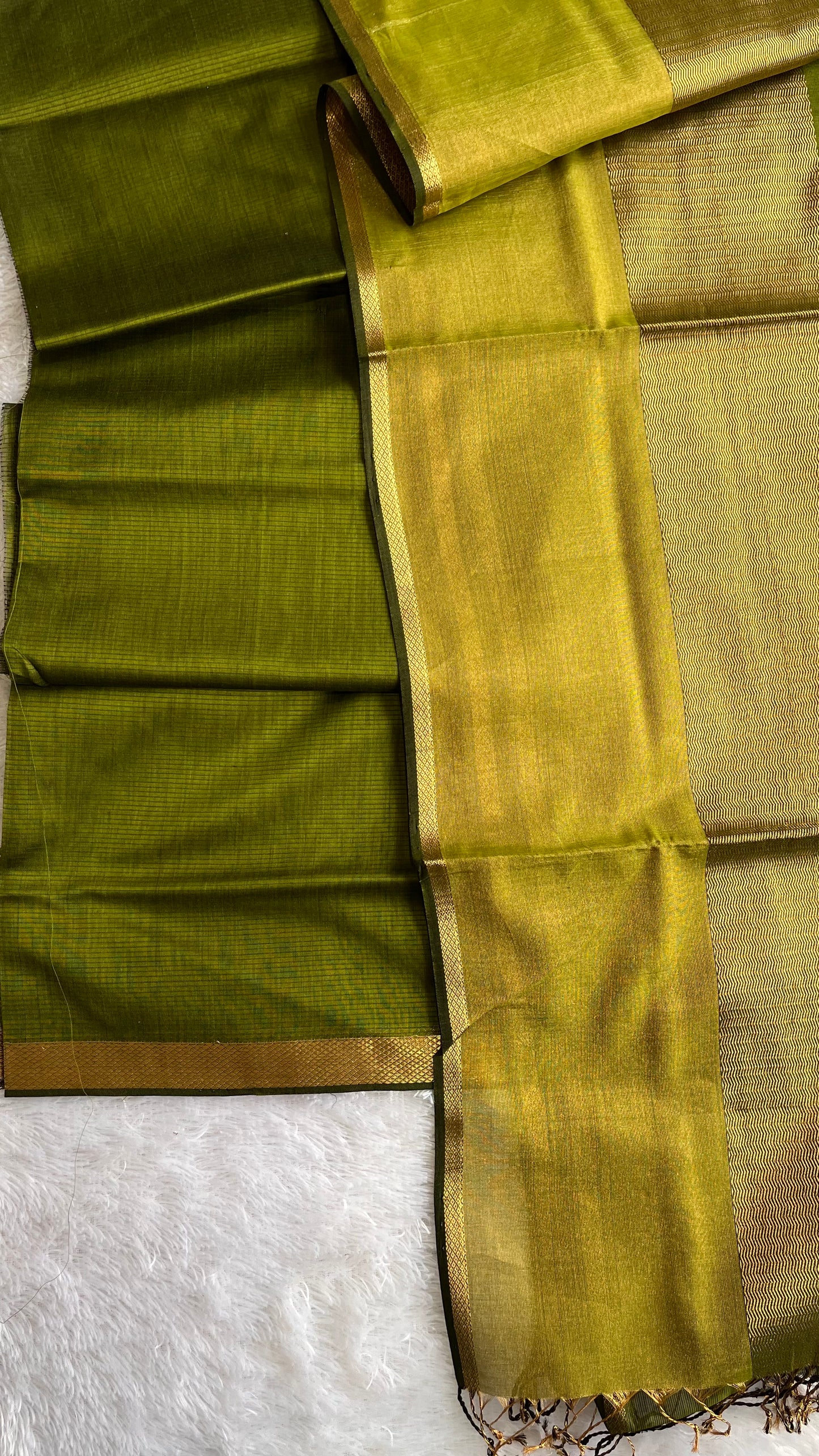 Gregarious Green Unstitched 2 pc Maheswari Silk Cotton Suit Set with Heavy Zari Border Maheshwari Dupatta