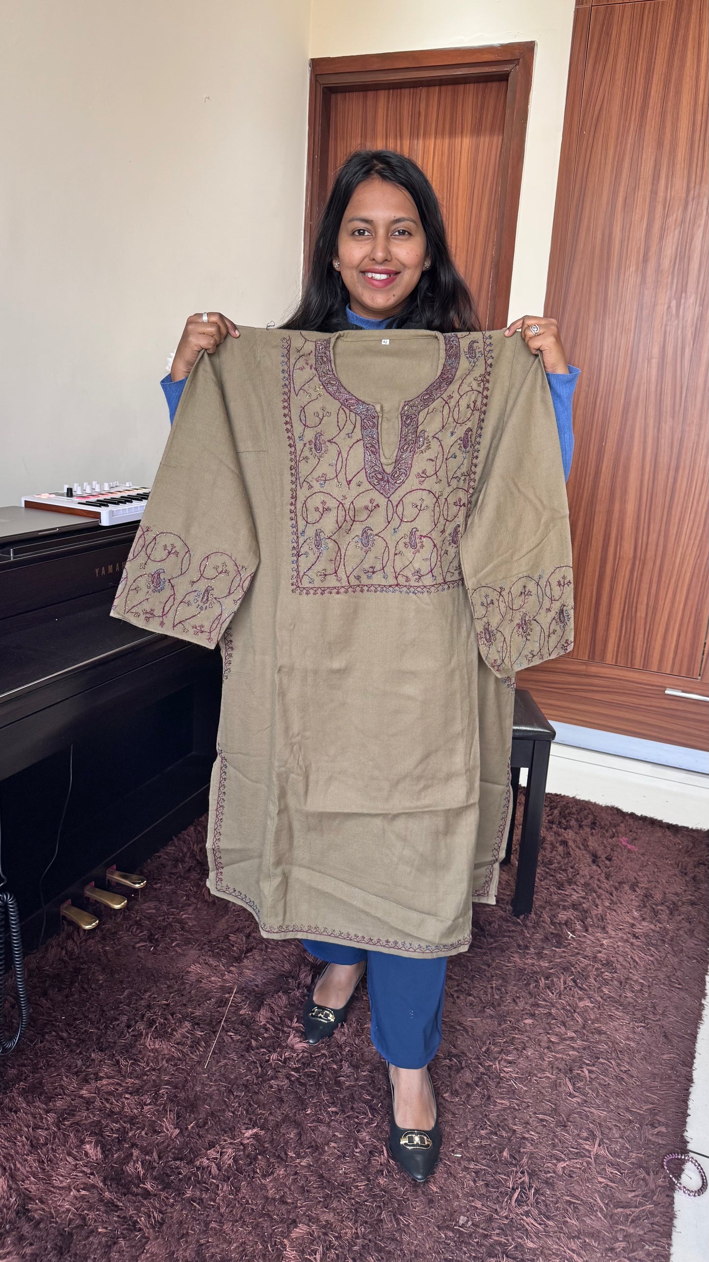 Pashmina Shade Sozni Hand Embroidered Pure Marino Wool Kashmiri Pheran with Pockets and Hand Embroidered Sleeves (Size 58”)