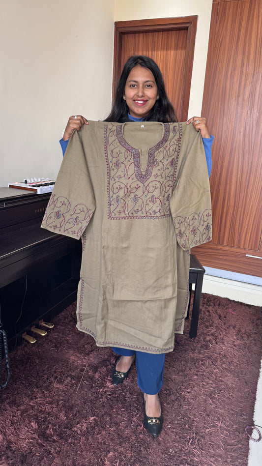 Pashmina Shade Sozni Hand Embroidered Pure Marino Wool Kashmiri Pheran with Pockets and Hand Embroidered Sleeves (Size 58”)