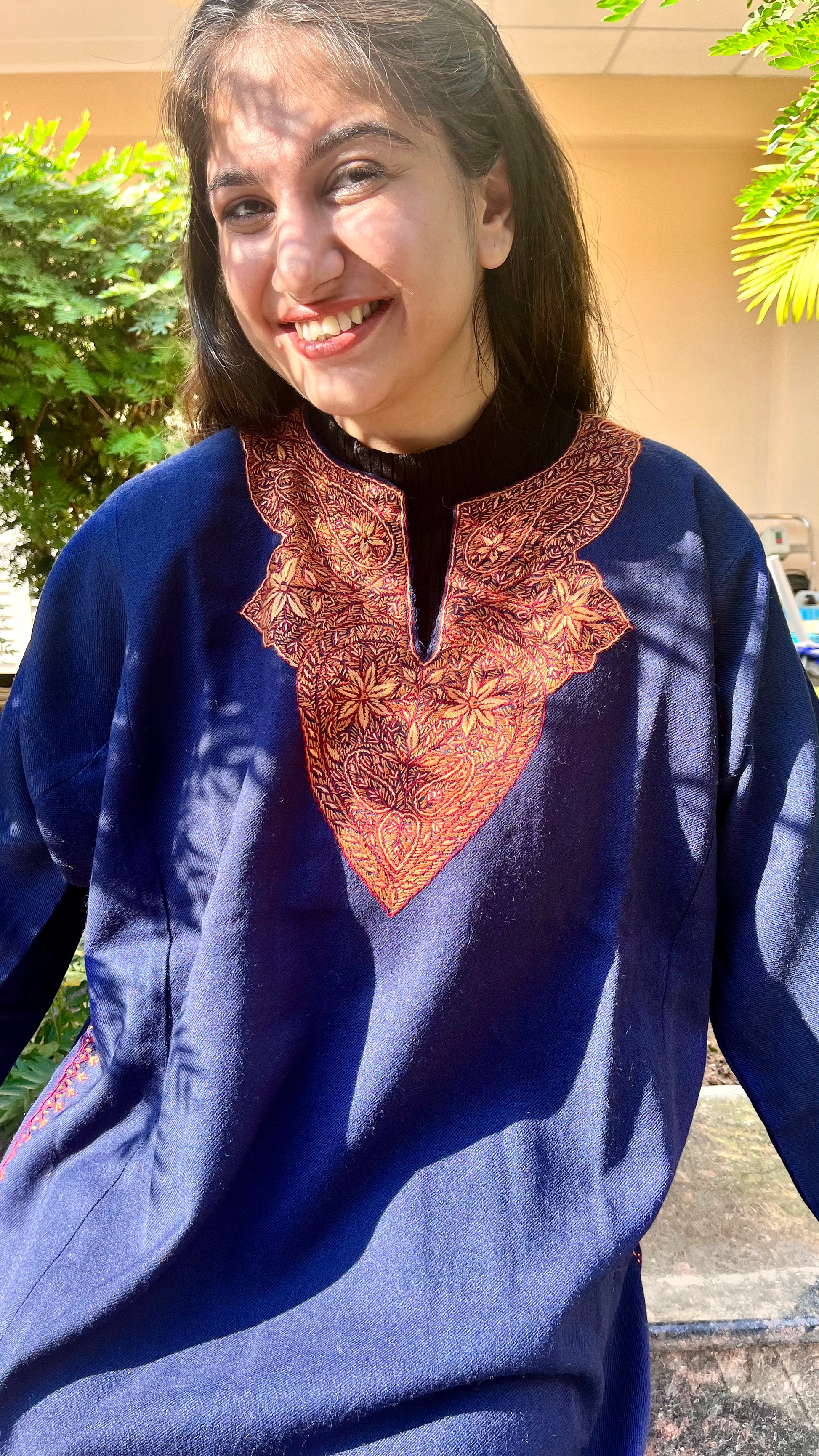 Navy Blue Sozni Embroidery Kashmiri Merino Wool Pheran with