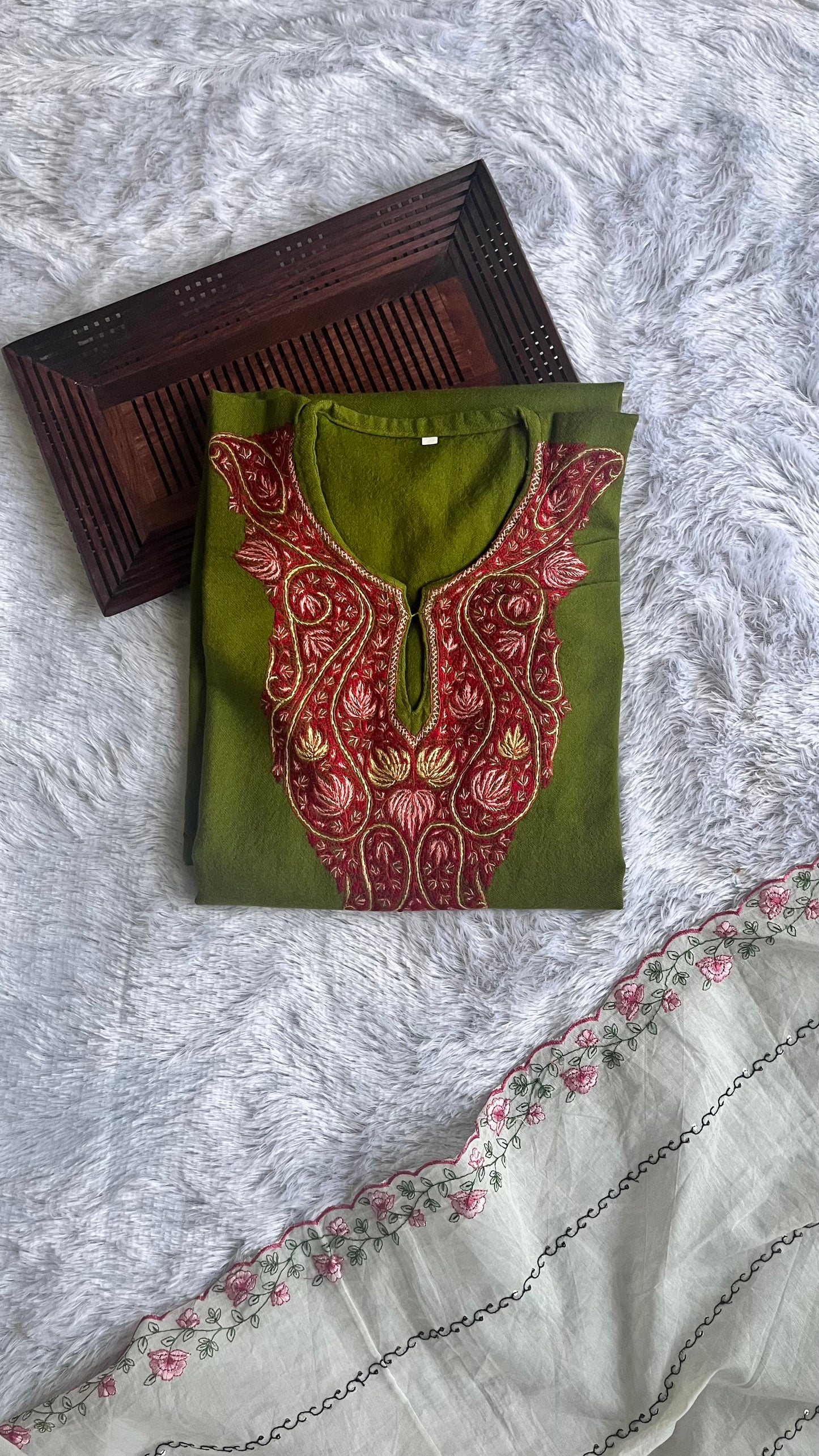 Green Sozni Embroidery Kashmiri Merino Wool Pheran with Pockets