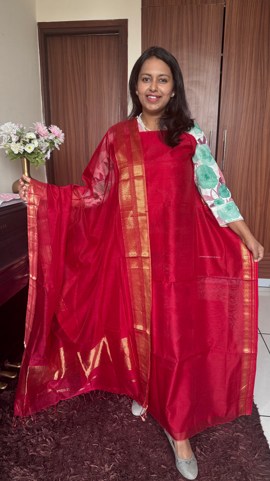 Red Shade Handwoven Maheshwari Silk Cotton 2 Pc Suit with Dupatta