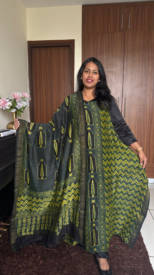 Green Jharokha Zig Zag Ajrakh HandBlocked Maheshwari Silk Cotton 2 Piece Suit Set