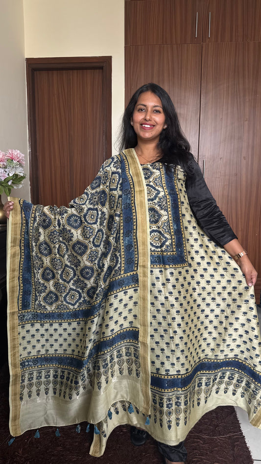 OffWhite Kamal Buta Yoke Ajrakh HandBlocked Maheshwari Silk Cotton Suit 2 Pc