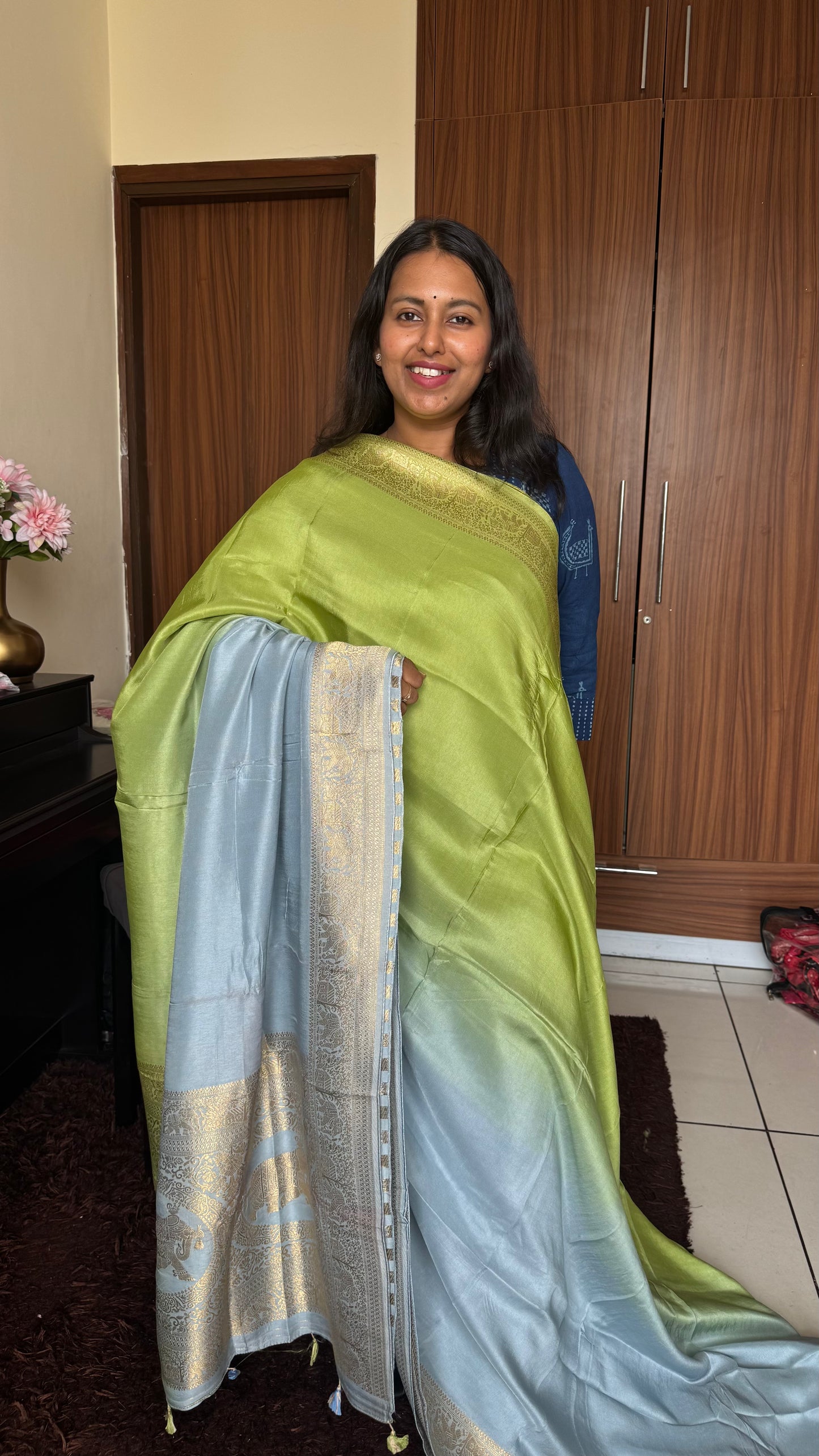 Grey & Green Dual Shade Dola Silk Saree with Zari Border and Pallu (With Blouse)