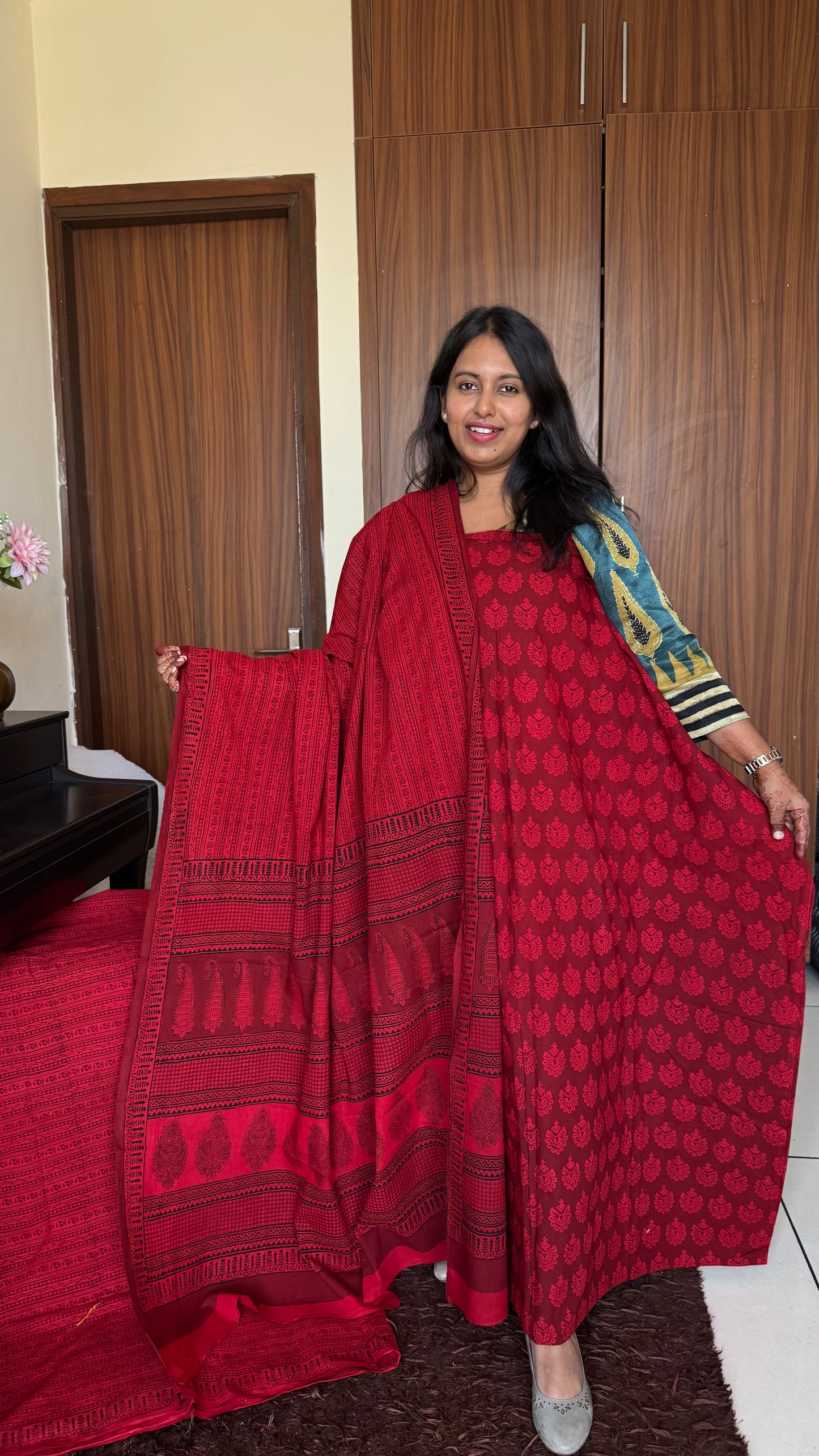 Deep Red Pure Cotton Suit Set with HandBlocked Bagh Print-3Pc