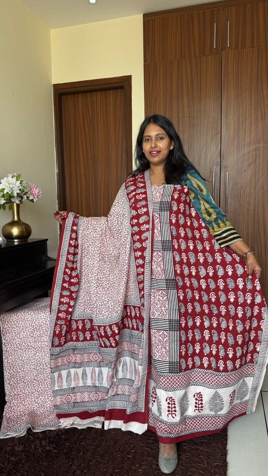 White Red Pure Cotton Suit Set with HandBlocked Bagh Print-3Pc