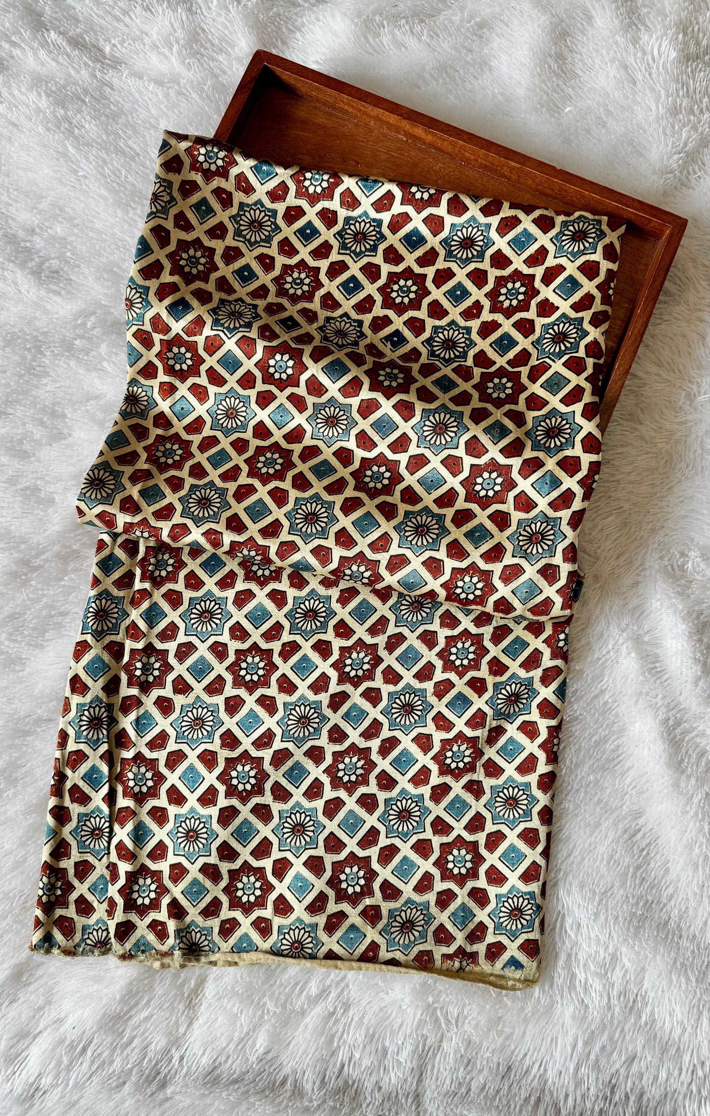 Off White Base Symmetrical Flower Motif Mashru Silk Blouse Piece