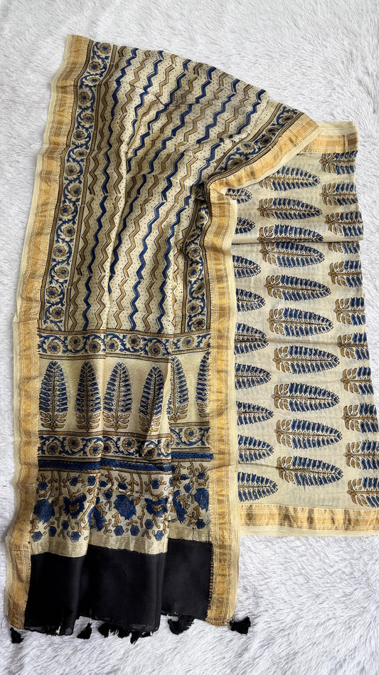 Offwhite Asopallav Zigzag Motif Hand Block Ajrakh Printed Maheshwari Silk Cotton 2 Piece Suit Set