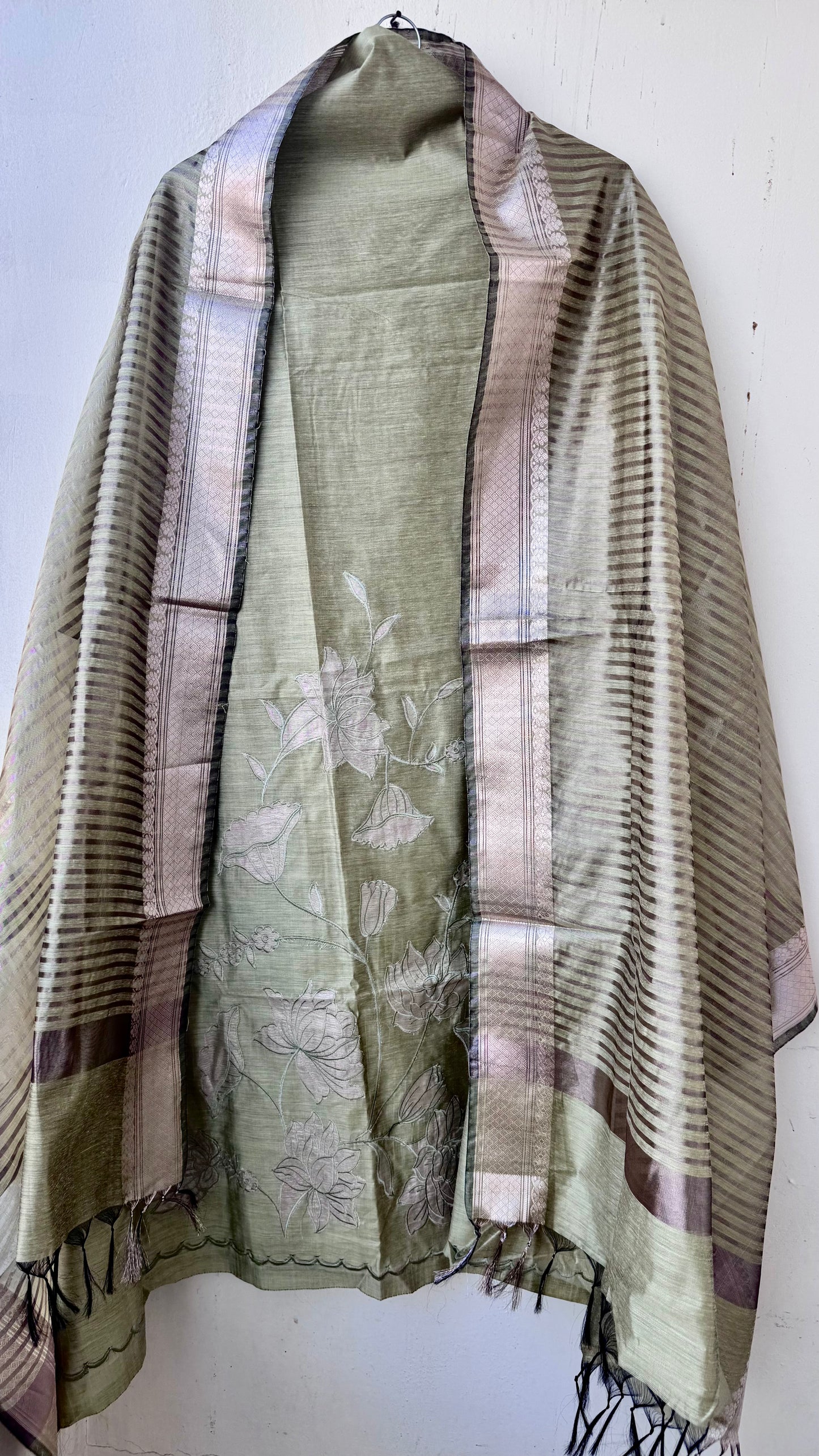 Leaf Green Banarasi Cotton Silk 3-Piece Suit Set with Applique Work