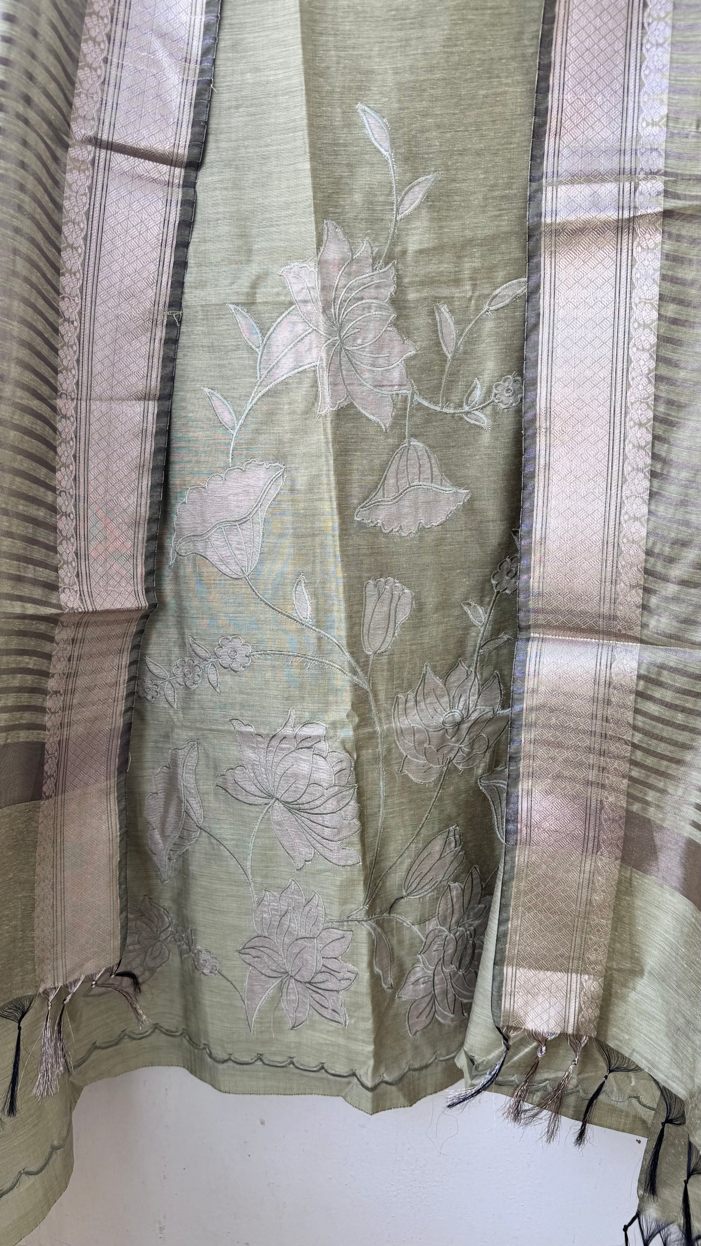 Leaf Green Banarasi Cotton Silk 3-Piece Suit Set with Applique Work