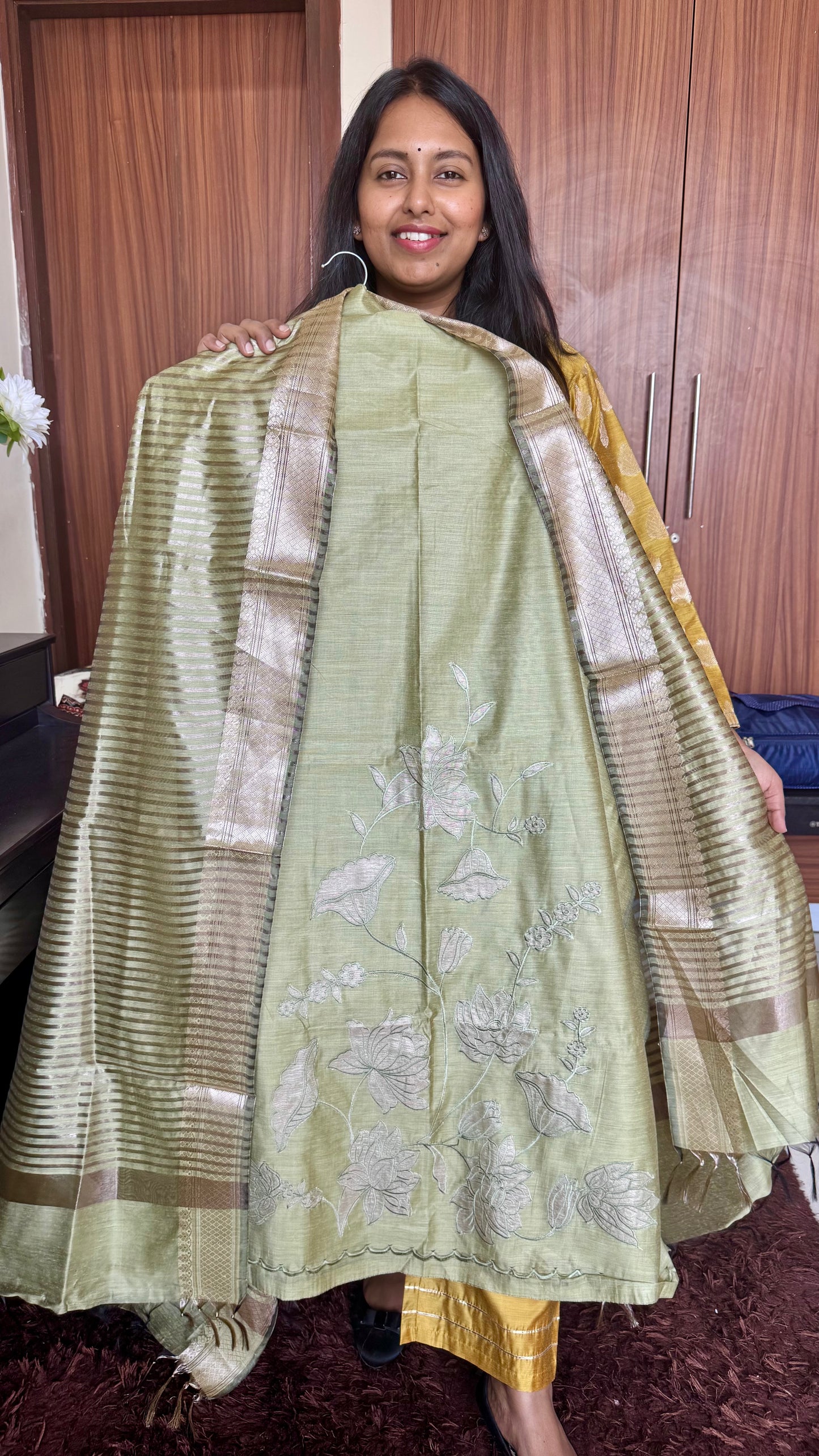 Leaf Green Banarasi Cotton Silk 3-Piece Suit Set with Applique Work