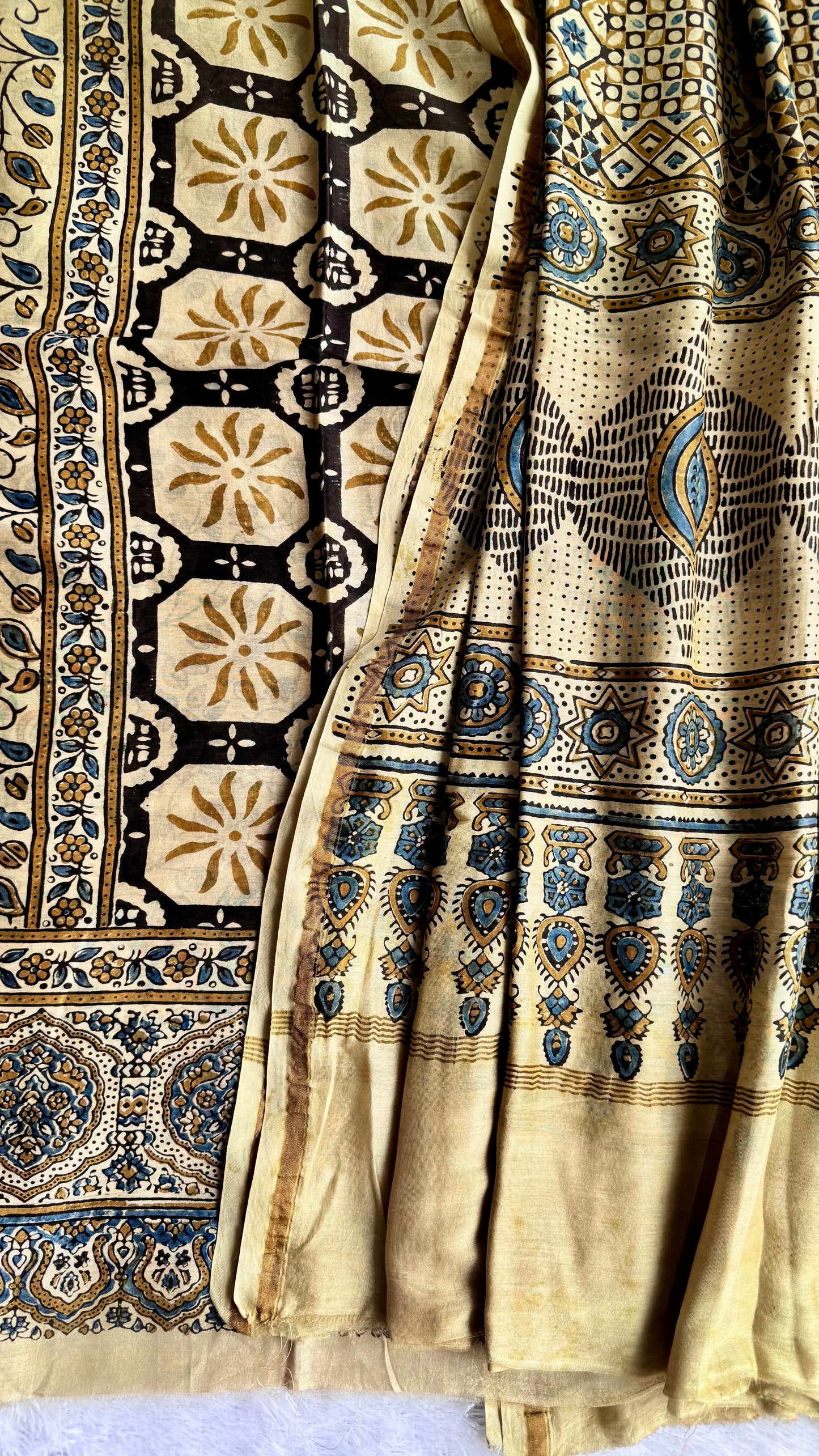 Offwhite Floral Bel Jaal Motif Ajrakh Hand Block Chanderi Silk Cotton 2 Piece Suit Set
