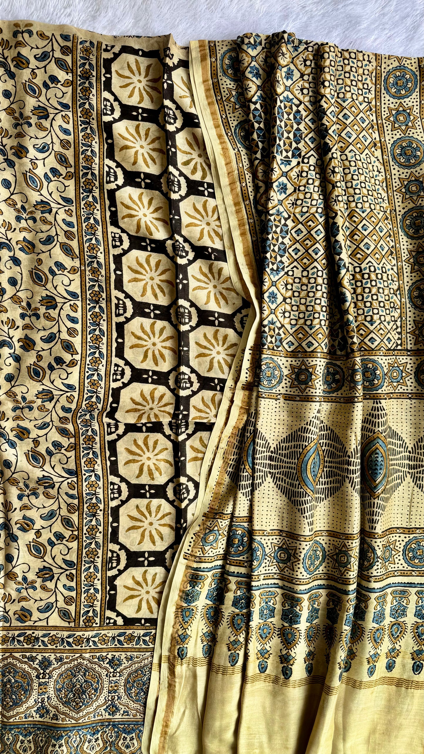 Offwhite Floral Bel Jaal Motif Ajrakh Hand Block Chanderi Silk Cotton 2 Piece Suit Set