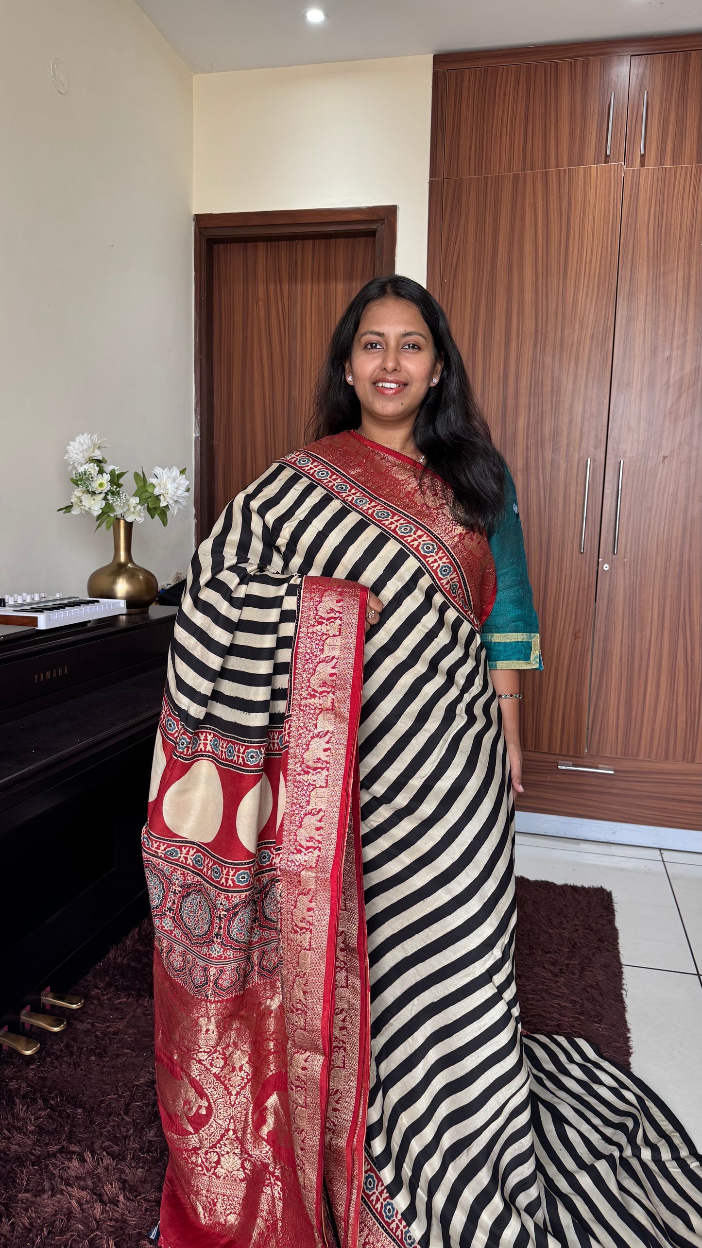 Viral Kaali Dhaari Motif Ajrakh Hand Block Dola Silk Saree with Zari Pallu (With Blouse)