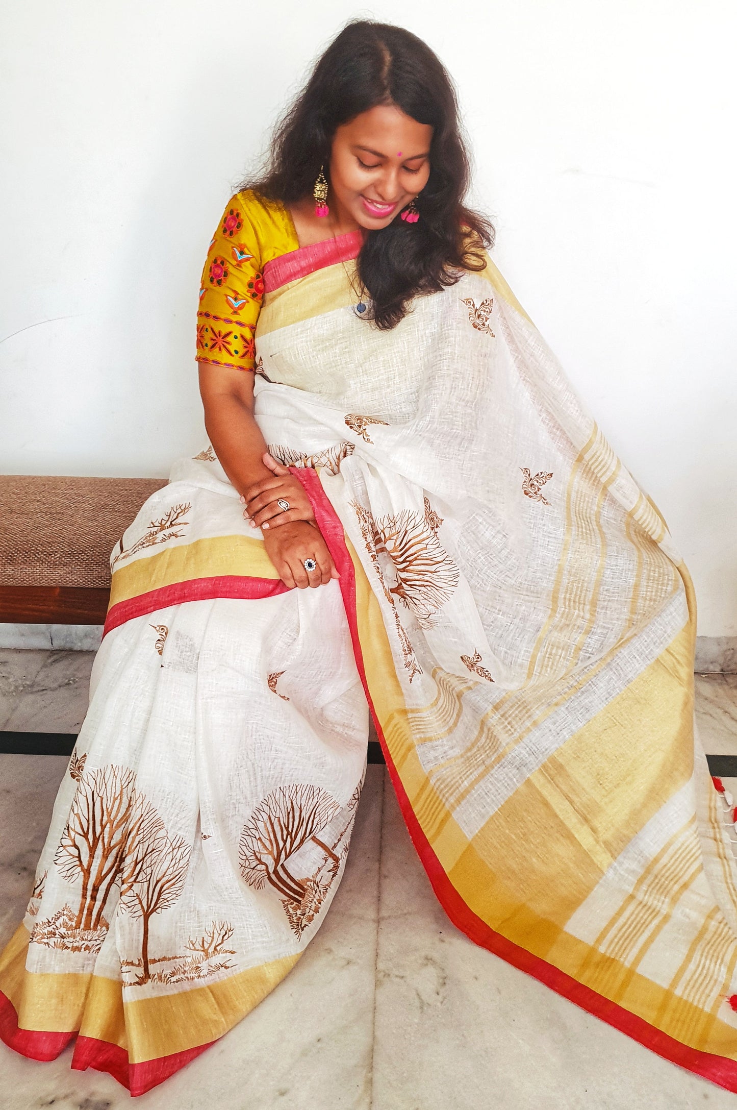 Jungle Life Linen Saree with Embroidered Motifs