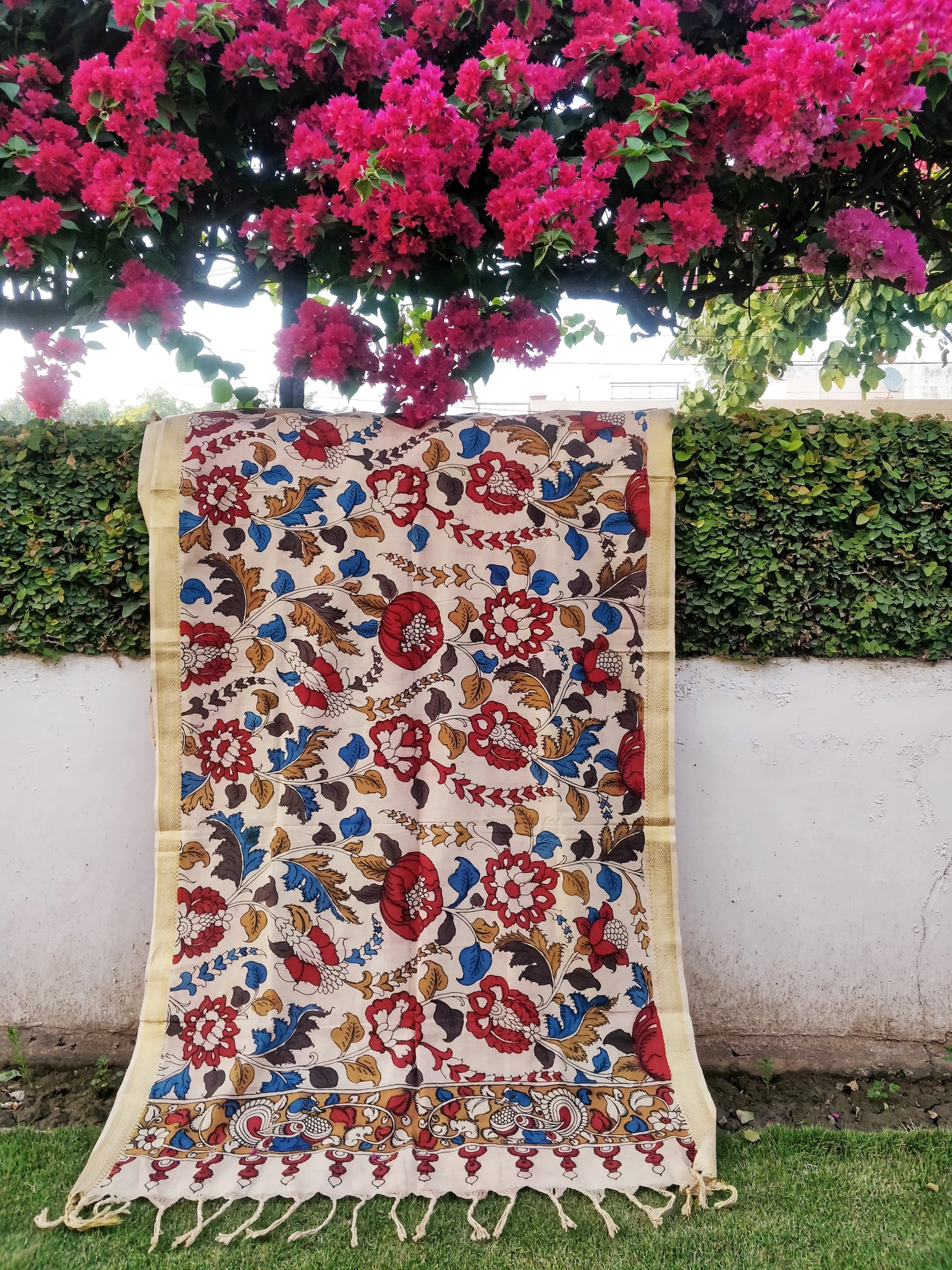 Cream and Red Handpainted Srikalahasti Kalamkari Cotton Dupatta with Zari Border